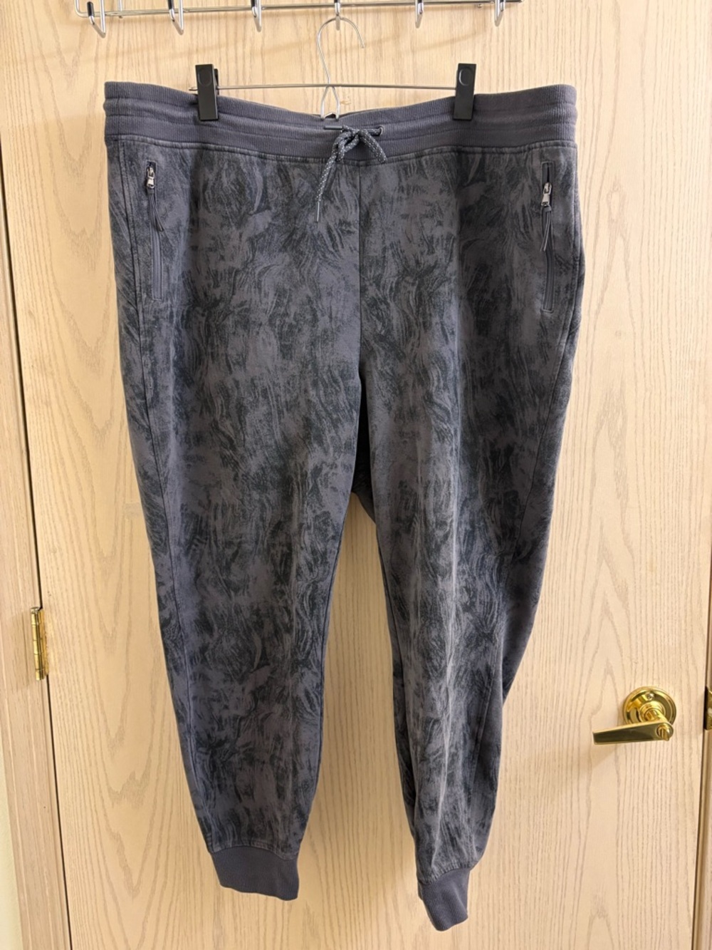 Old Navy patterned Patterned Drawstring Joggers With Pockets